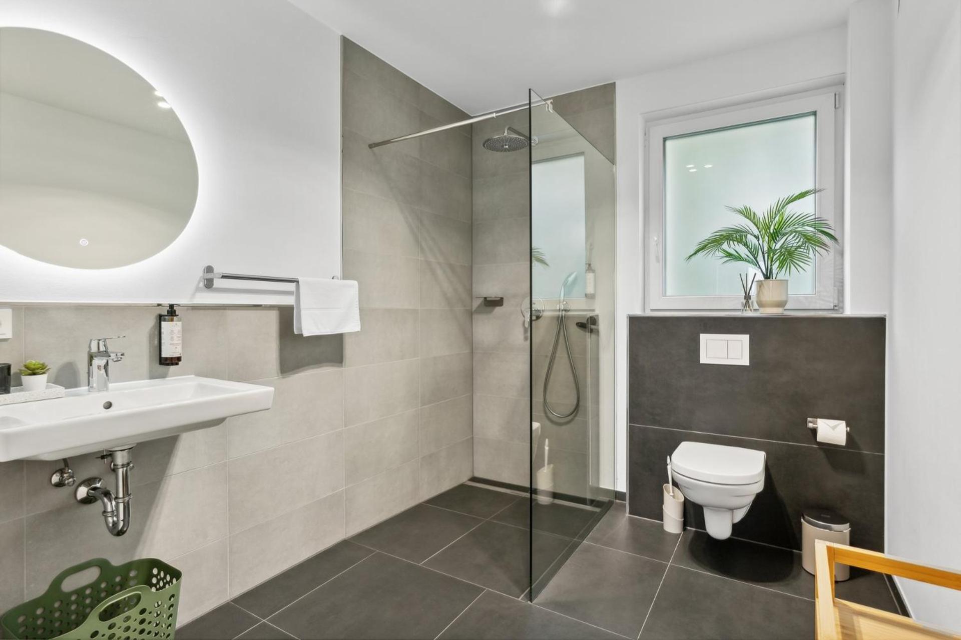Deluxe Apartment In Bielefeld City Mit Parkplatz Und Balkon Exterior photo
