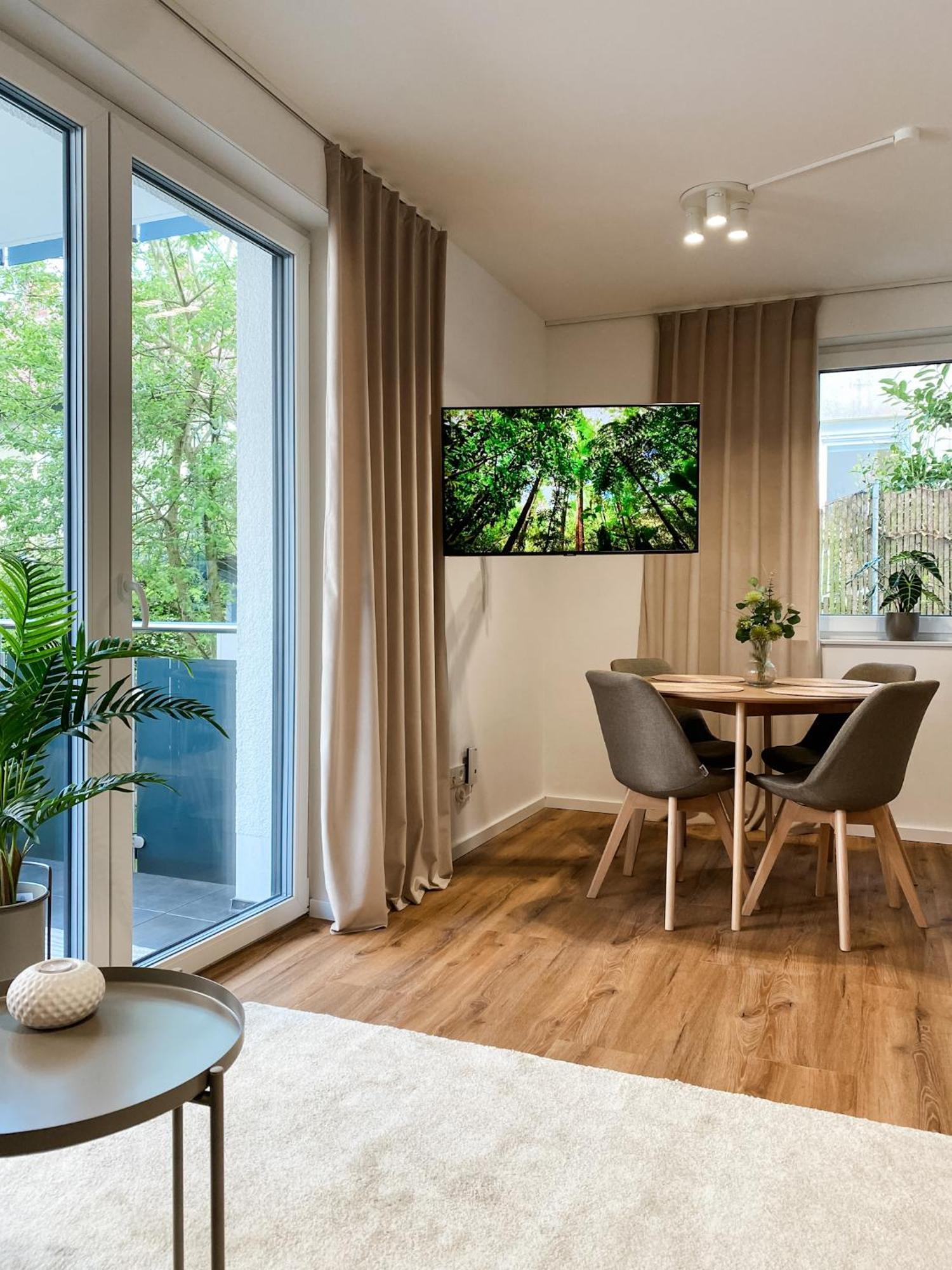 Deluxe Apartment In Bielefeld City Mit Parkplatz Und Balkon Exterior photo